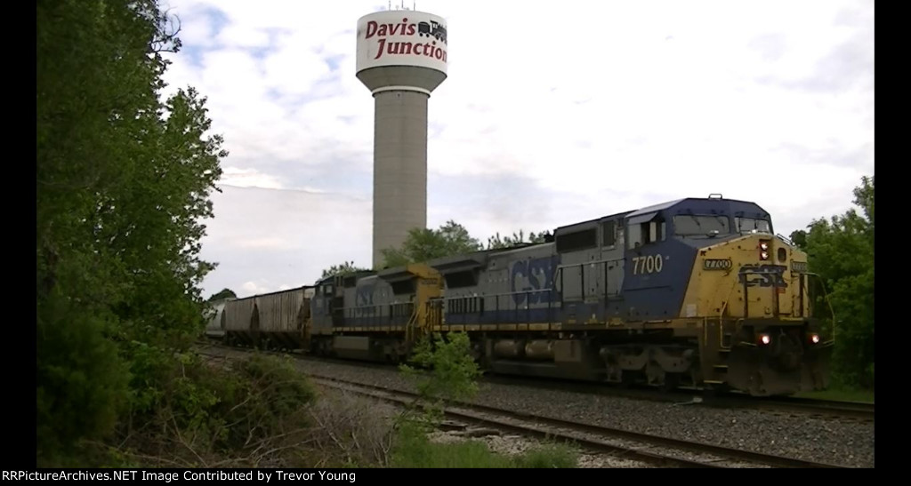 csx-7700-and-7692-w-davis-junction-illinois-5-22-2013